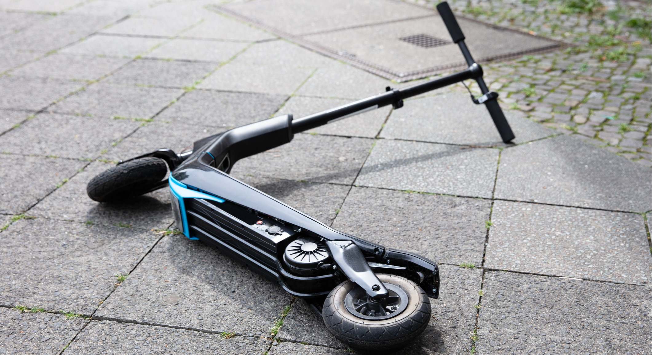 Patinete en el suelo. Foto: Andrey Popov / Dreamstime.