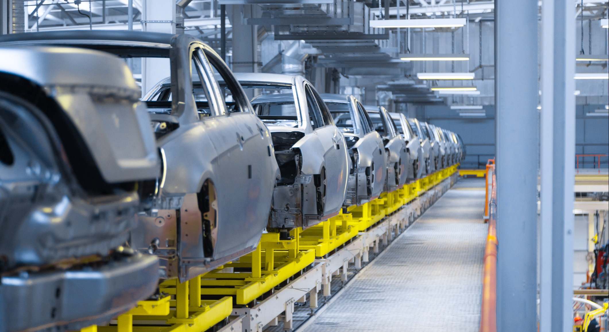 Trabajo en una fábrica de coches. / Foto: iStock