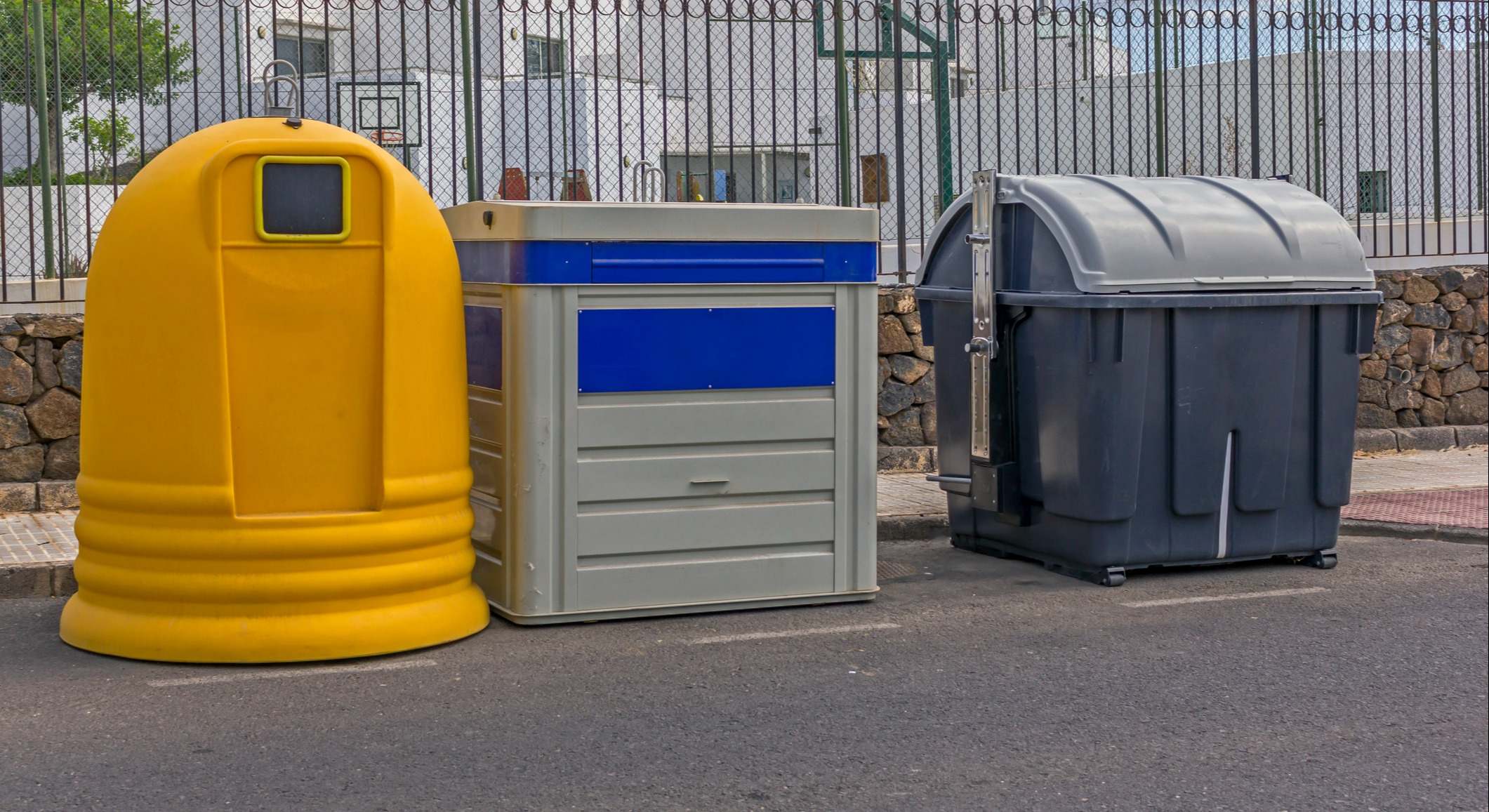 Contenedores de reciclaje en Madrid. / Foto: iStock