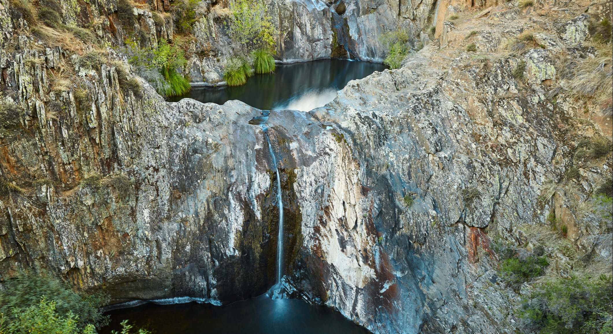 Las cascadas del aljibe con poco caudal