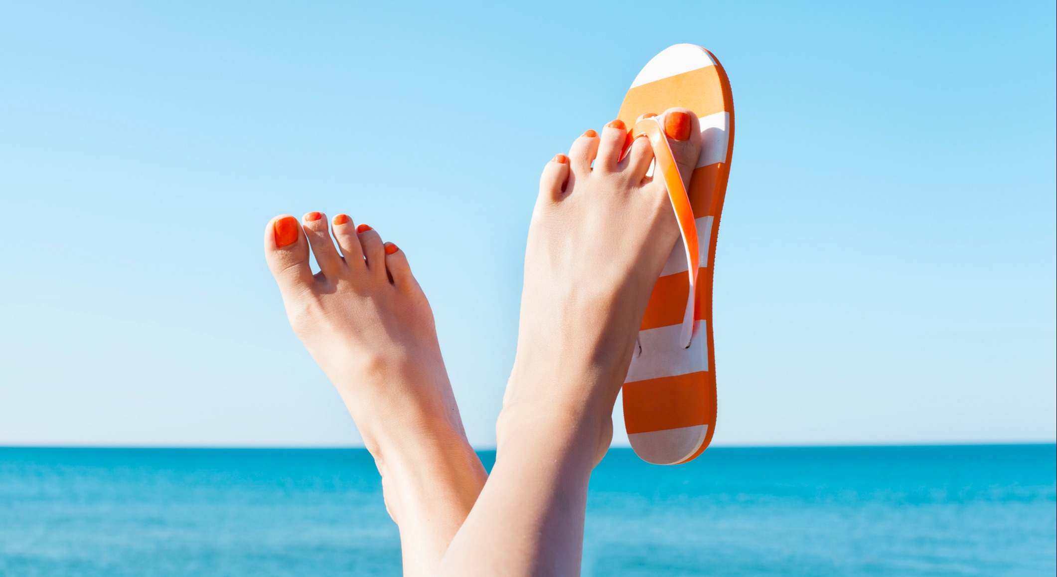 Pies en la playa