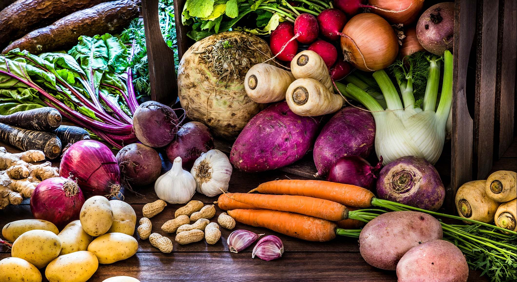 Alimentos saludables: raíces orgánicas, legumbres y tubérculos