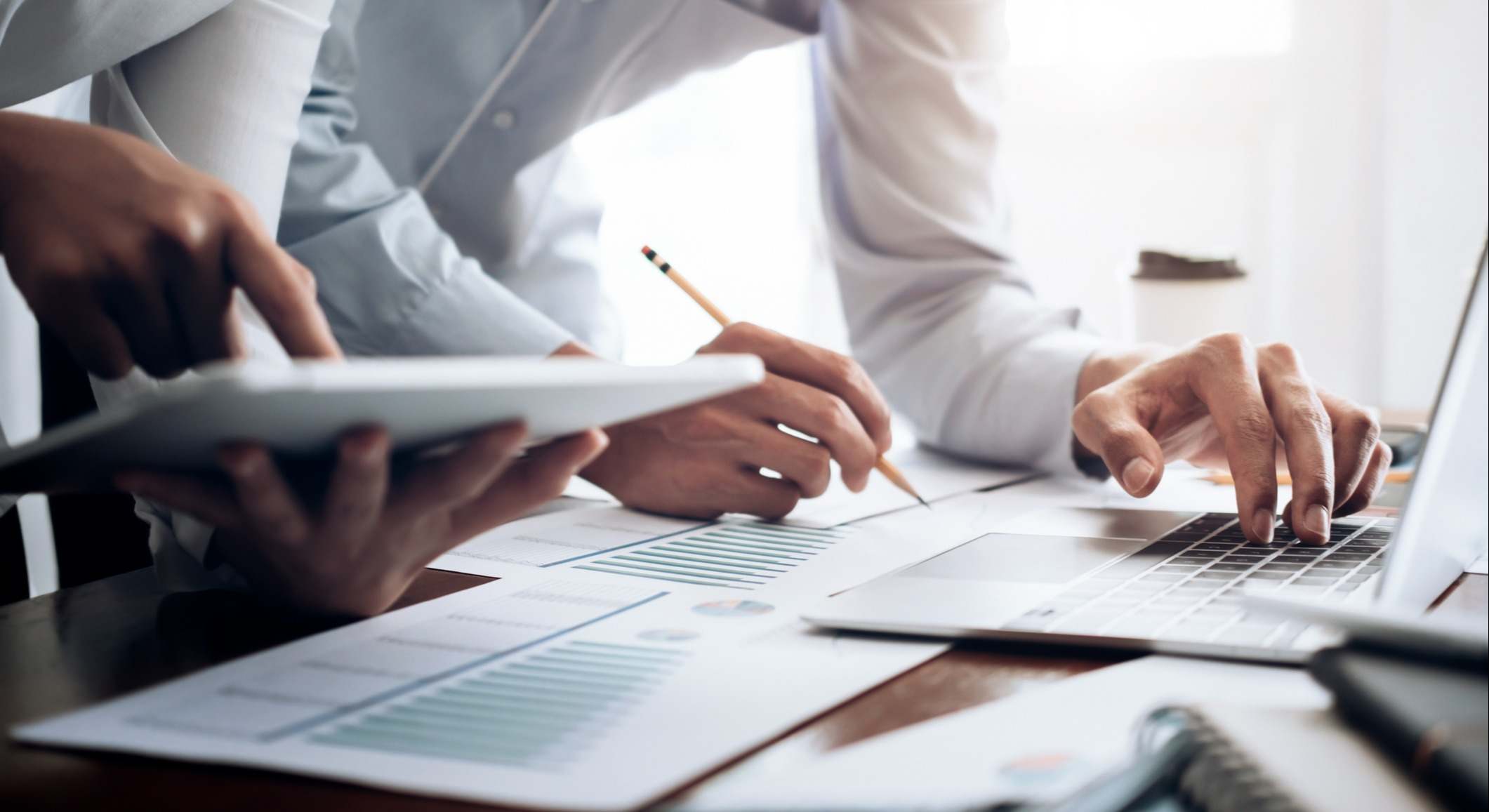 Firma de documentación para préstamos hipotecario. / Foto: iStock