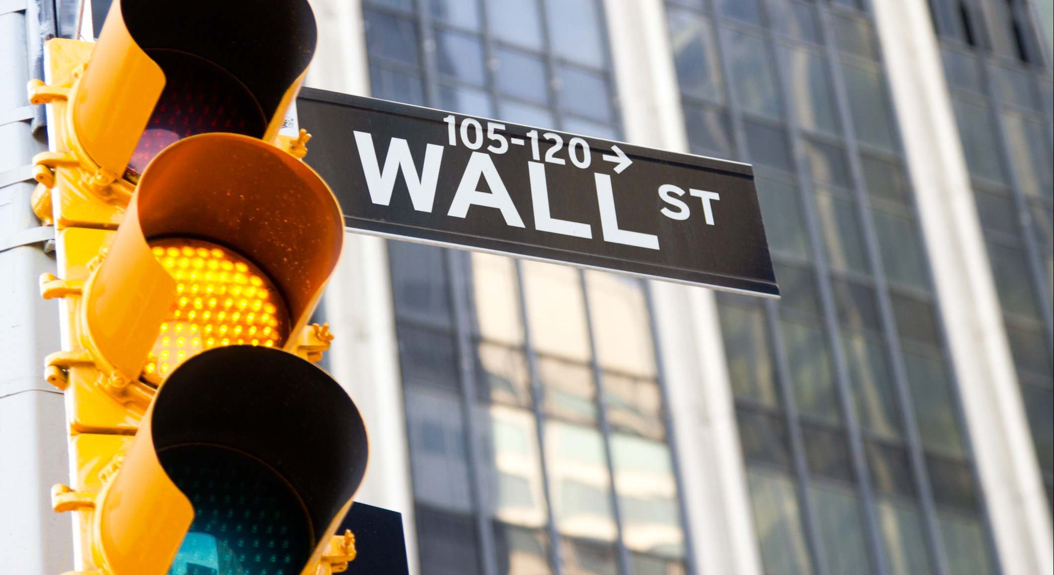 Semáforo naranja en Wall Street