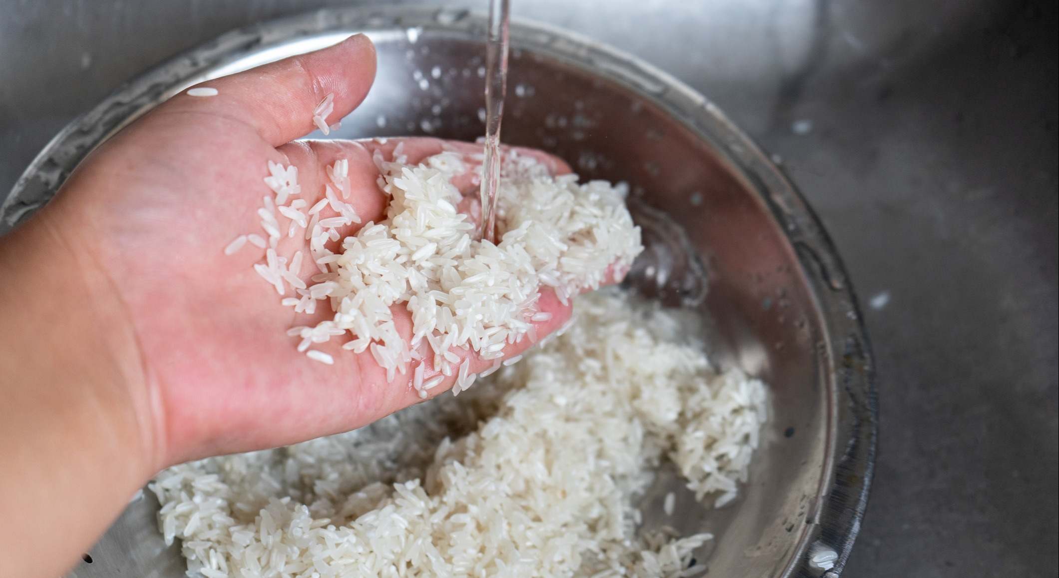 Lavado de arroz blanco
