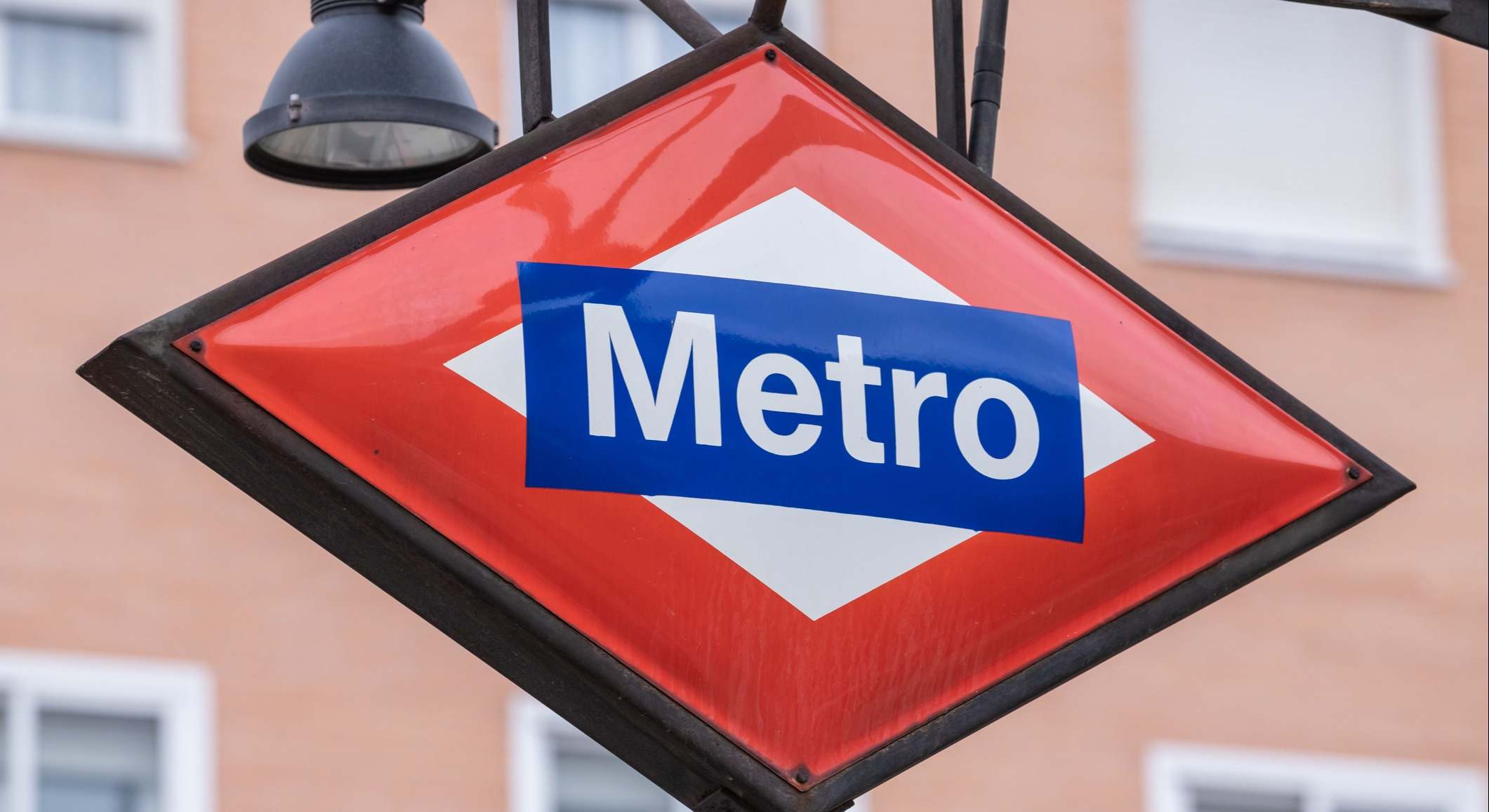 Señal de Metro de Madrid. / Foto: iStock