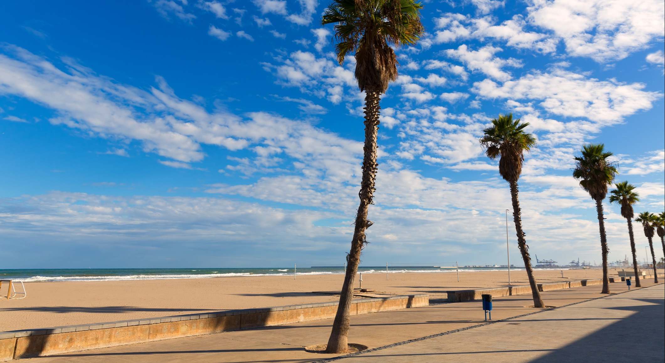 Valencia Malvarrosa Las Arenas de la playa de palmeras en Patacona