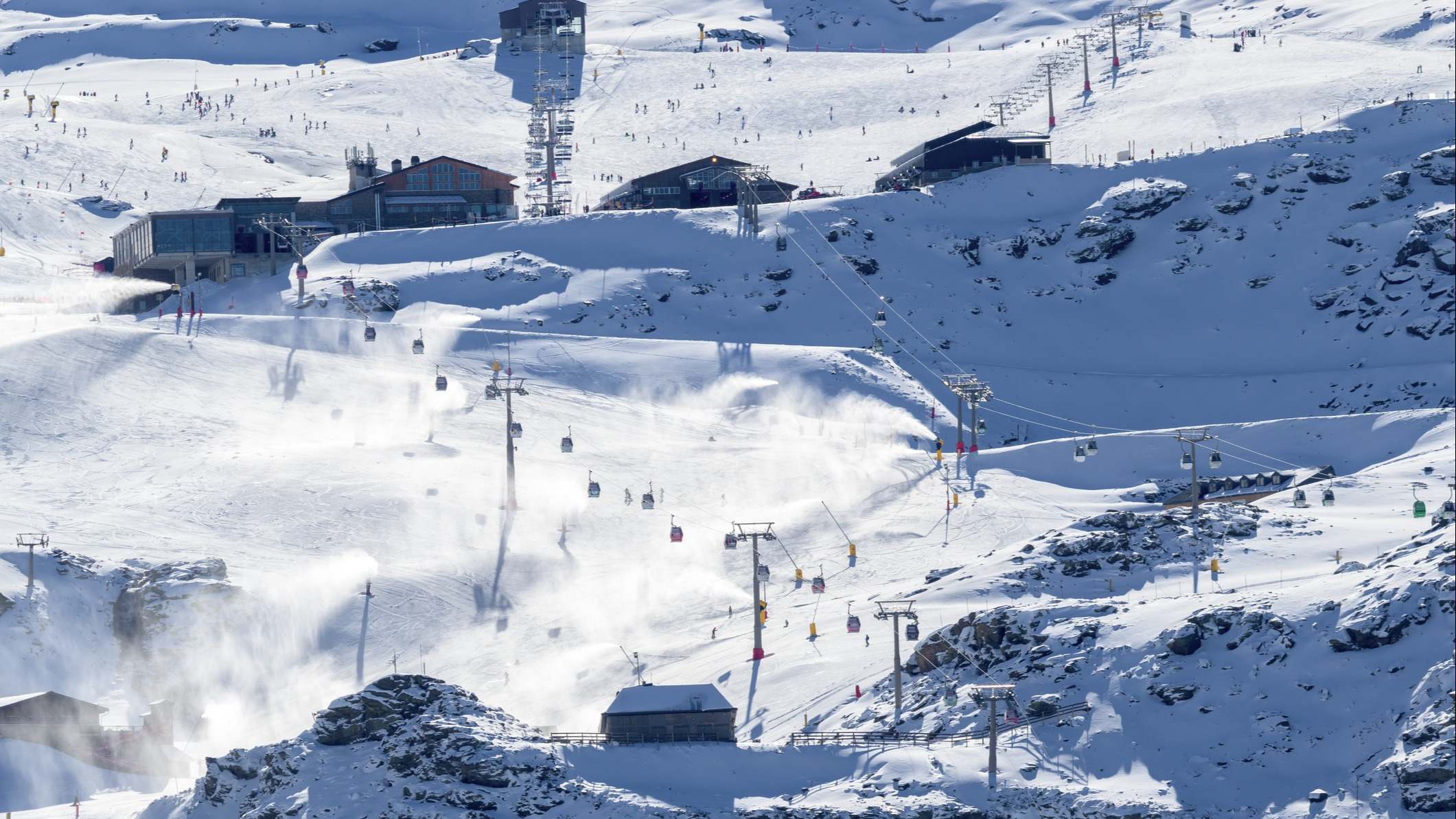 Estación de esquí con nieve en invierno. / Foto: iStock