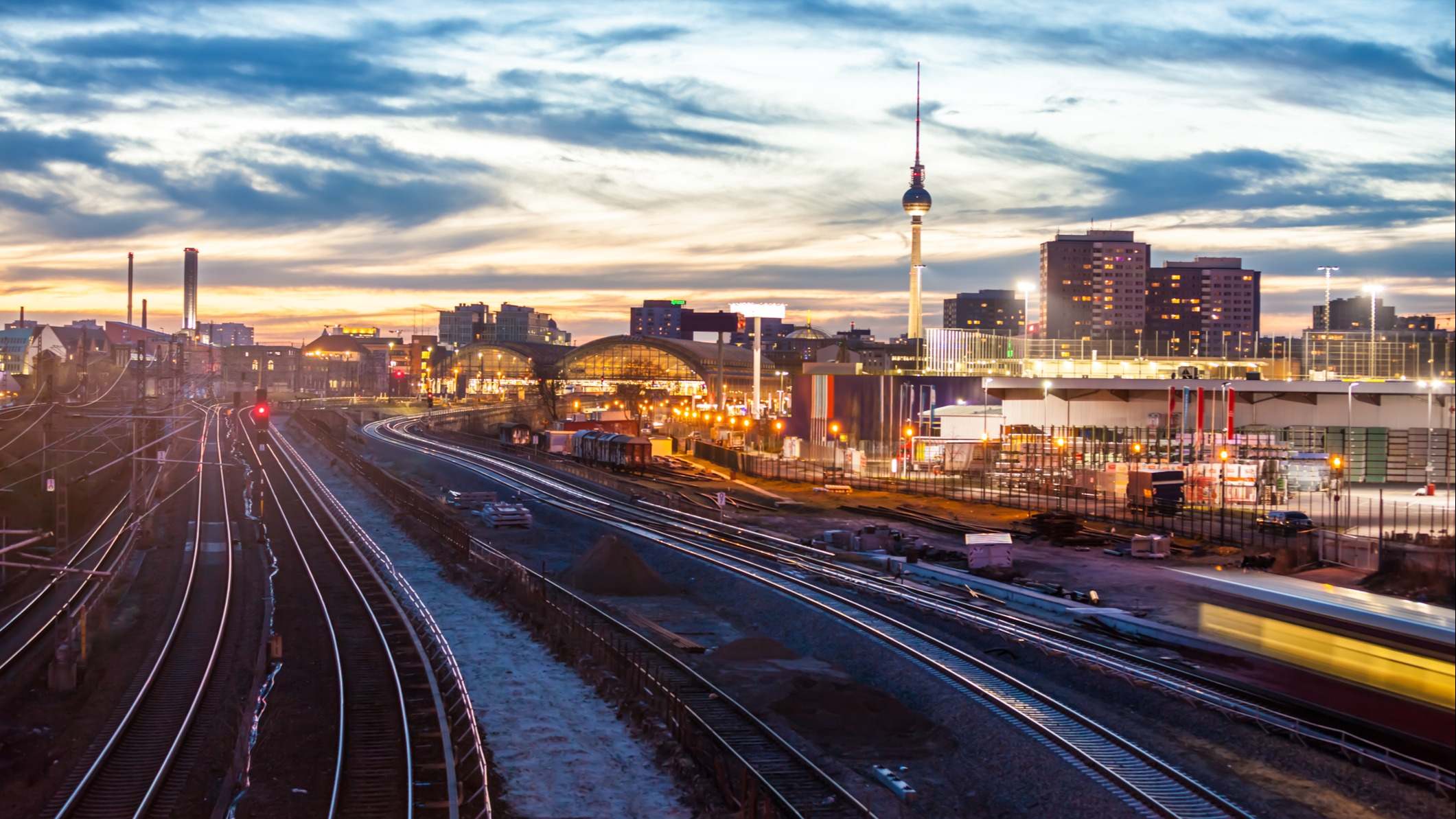 Horizonte de Berlín con la estación de tren