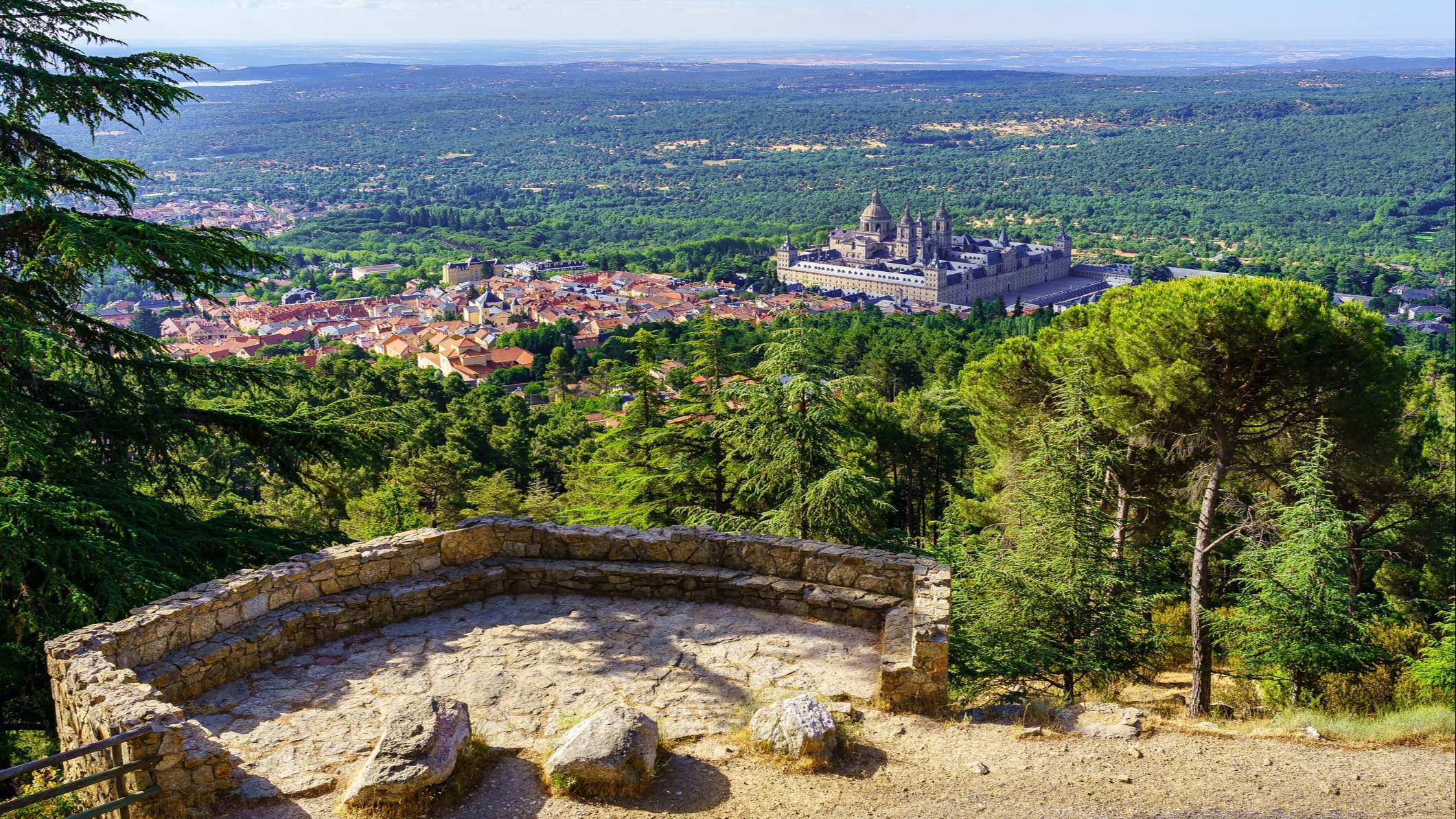 Mirador para disfrutar de las vistas de El Escorial desde las montañas cercanas.