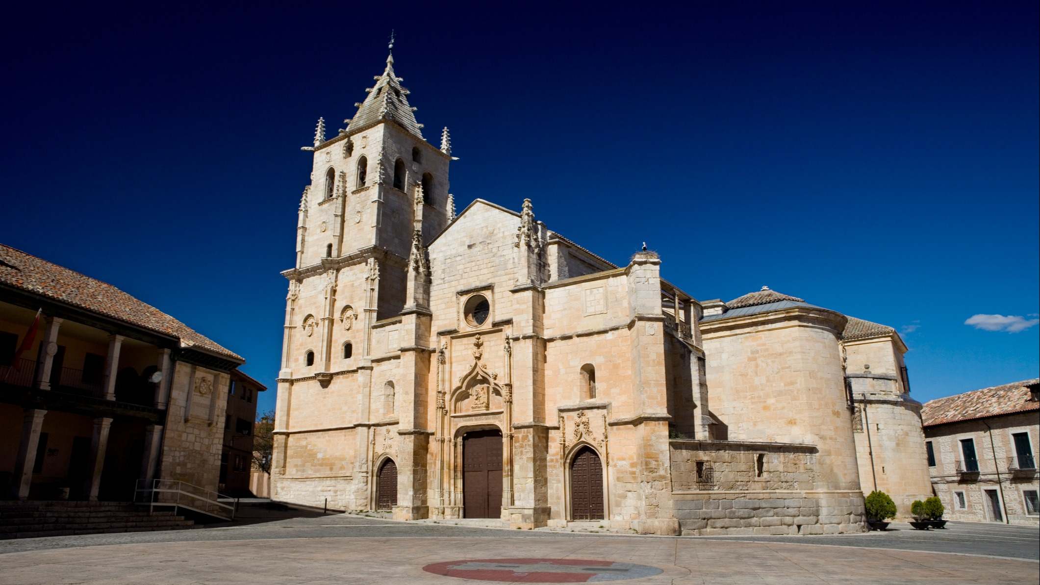 iglesia gótica de María Magdalena en el pueblo de Torrelaguna, Madrid