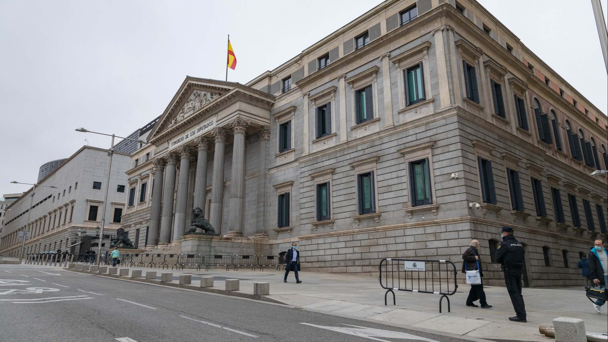Fachada del Congreso de los Diputados, y calle San Jerónimo, Madrid