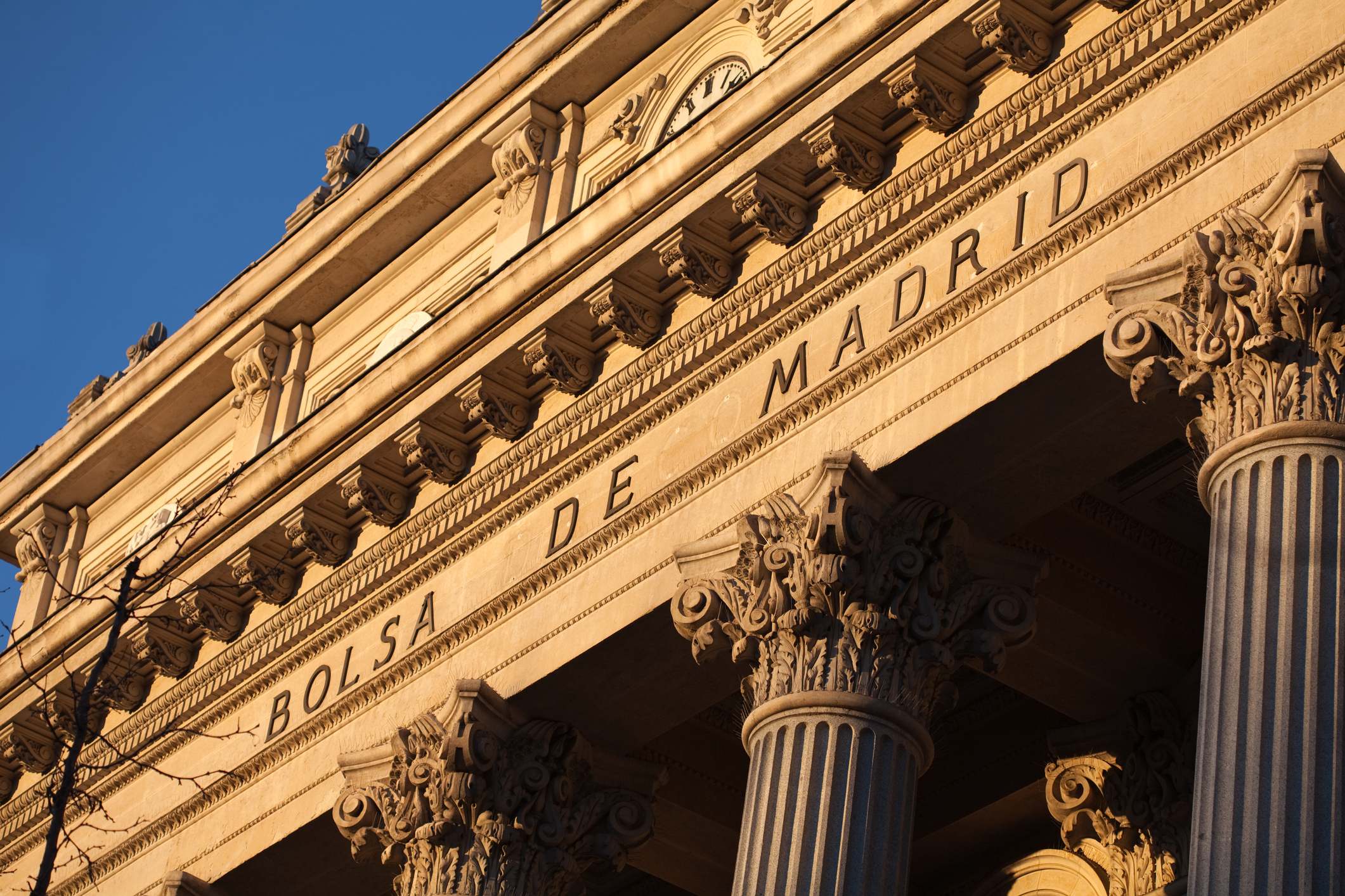 Edificio de la Bolsa de Madrid. Imagen: iStock.