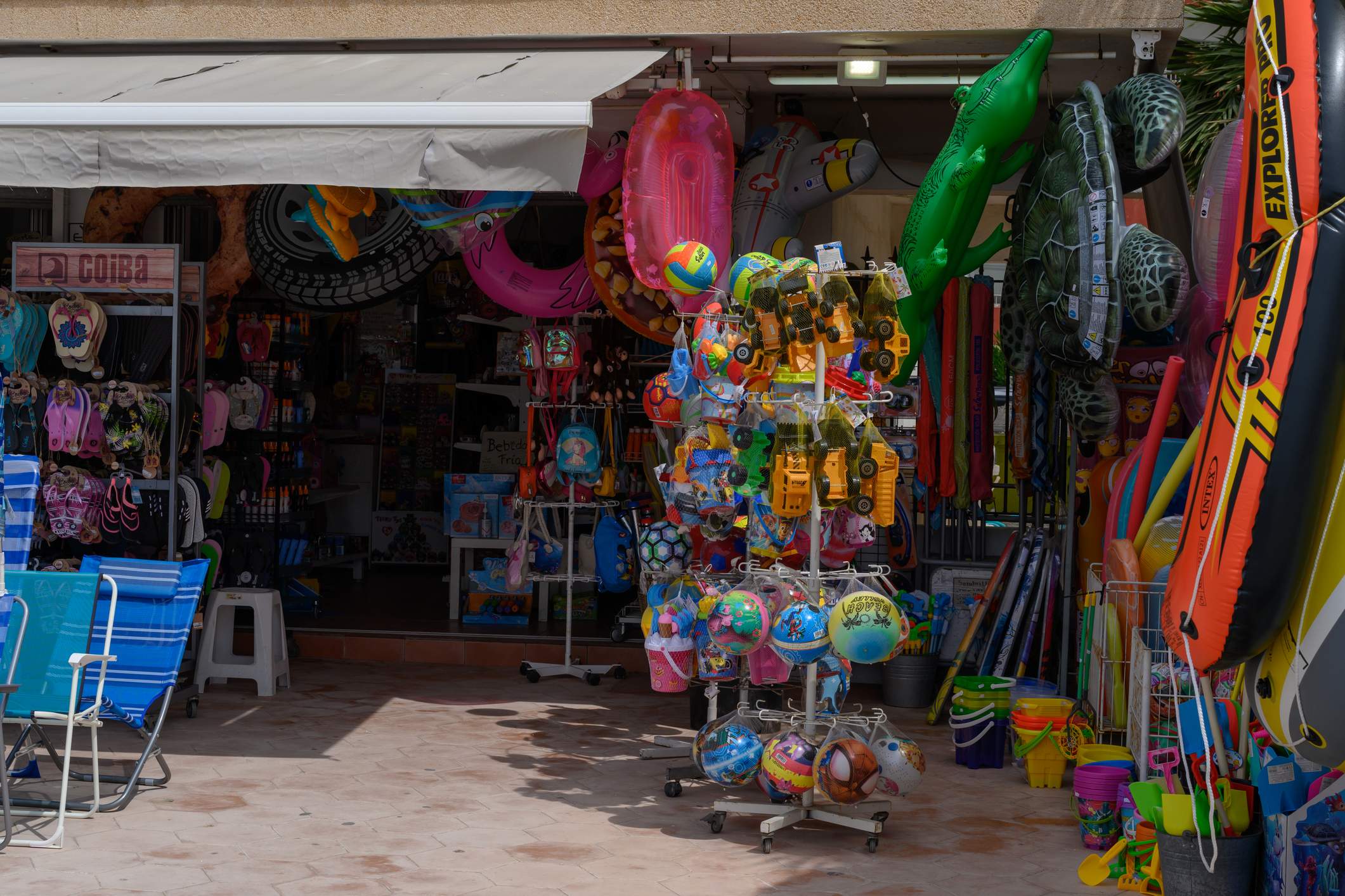 chinos-retail-dreamstime.jpg