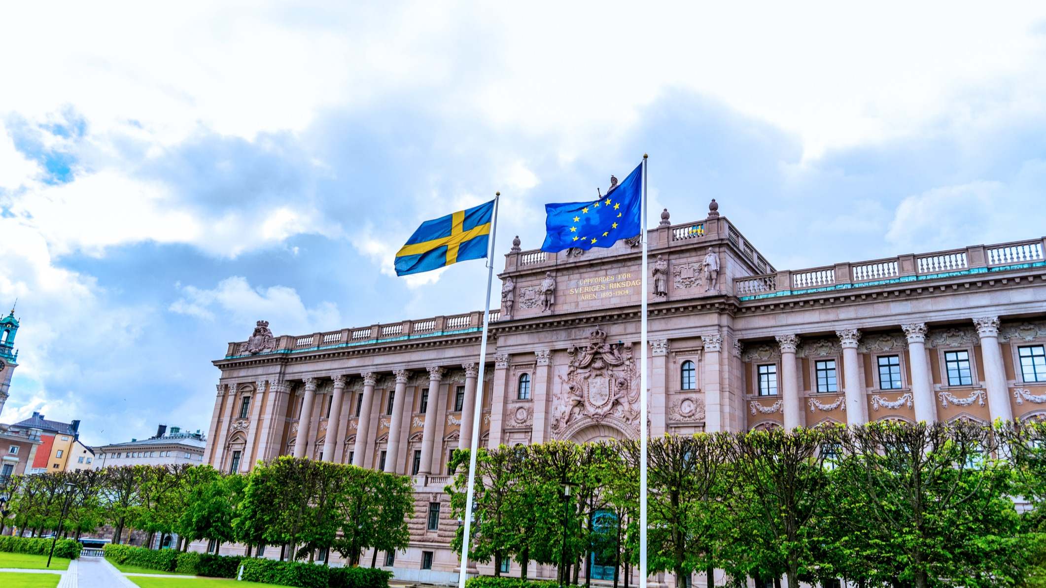 Banderas de Suecia y la UE (iStock)