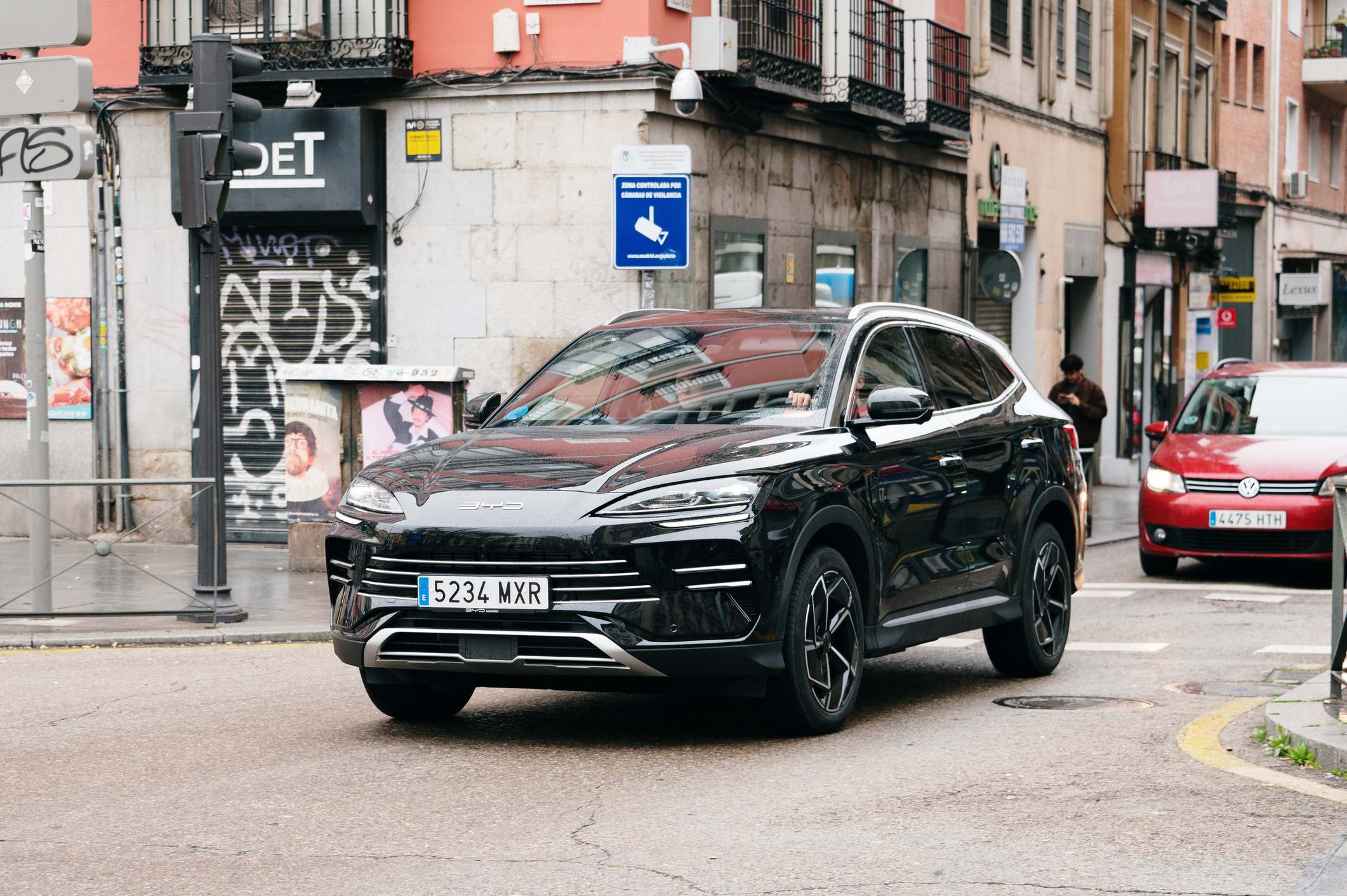 BYD Seal U DM-i circulando por las calles de Madrid | iStock
