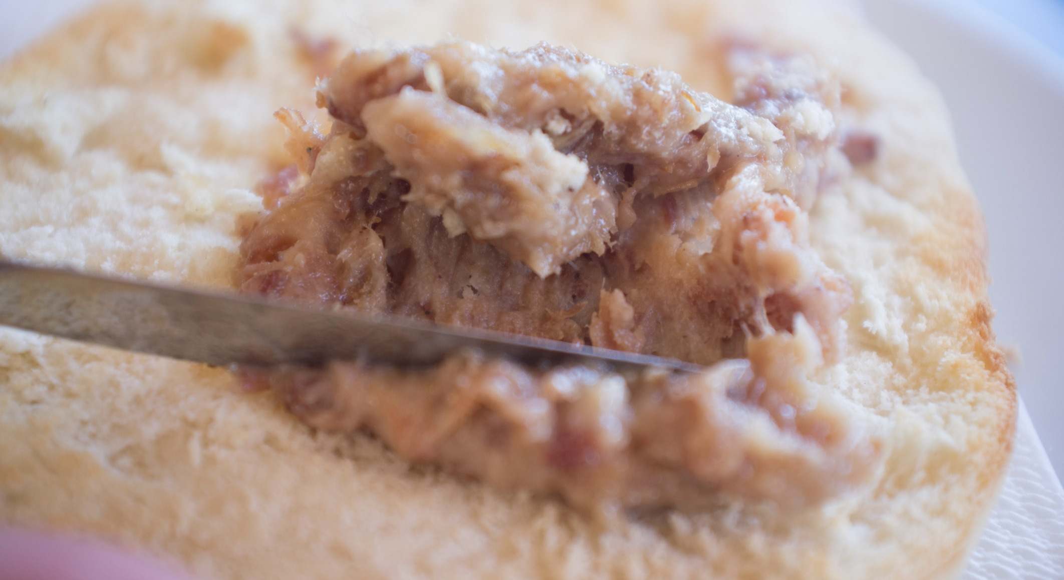 Paté de zurrapa de lomos o manteca de cerdo con copos de cerdo. / Foto: iStock