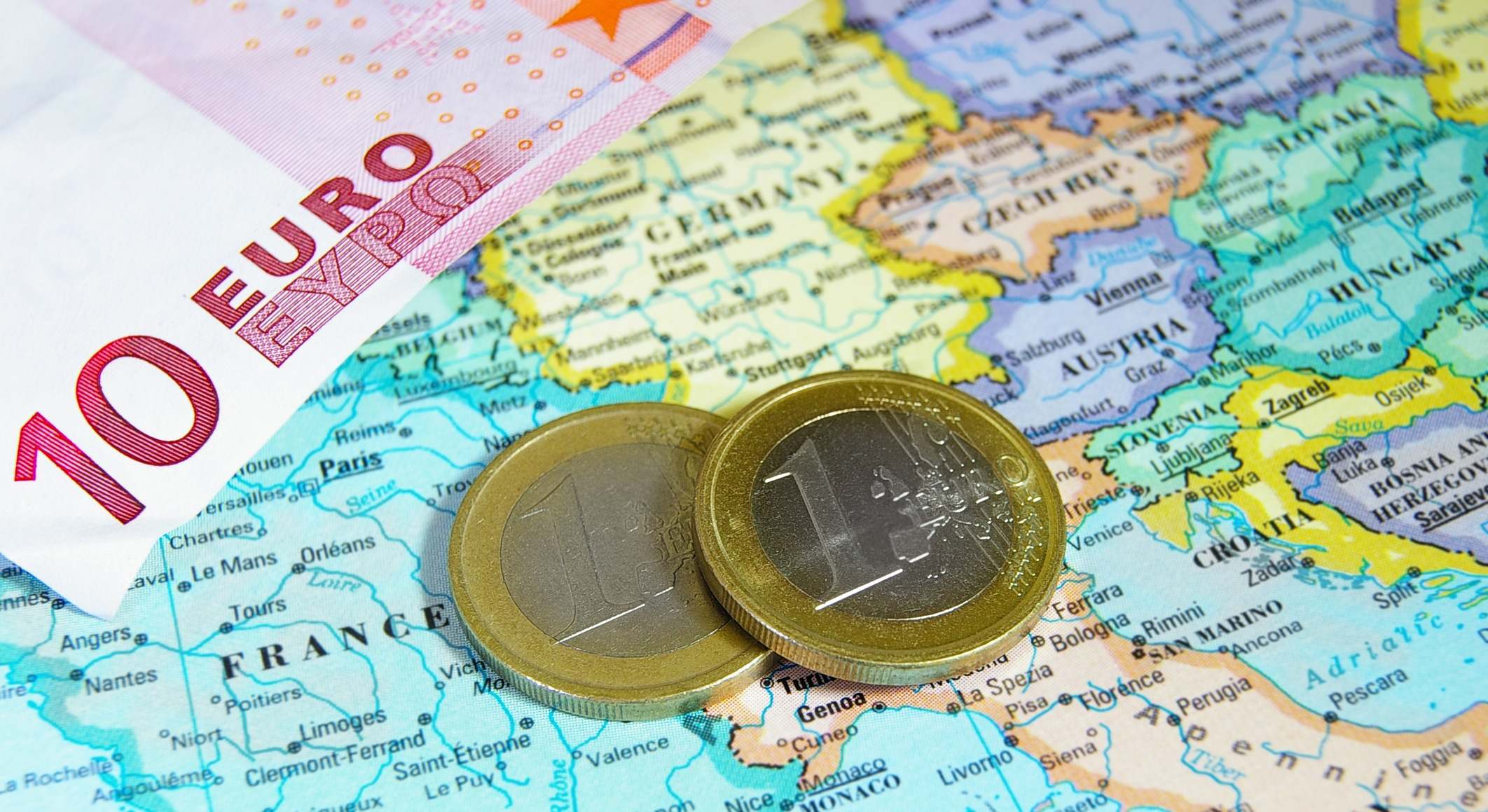 Mapa de Europa con euros encima