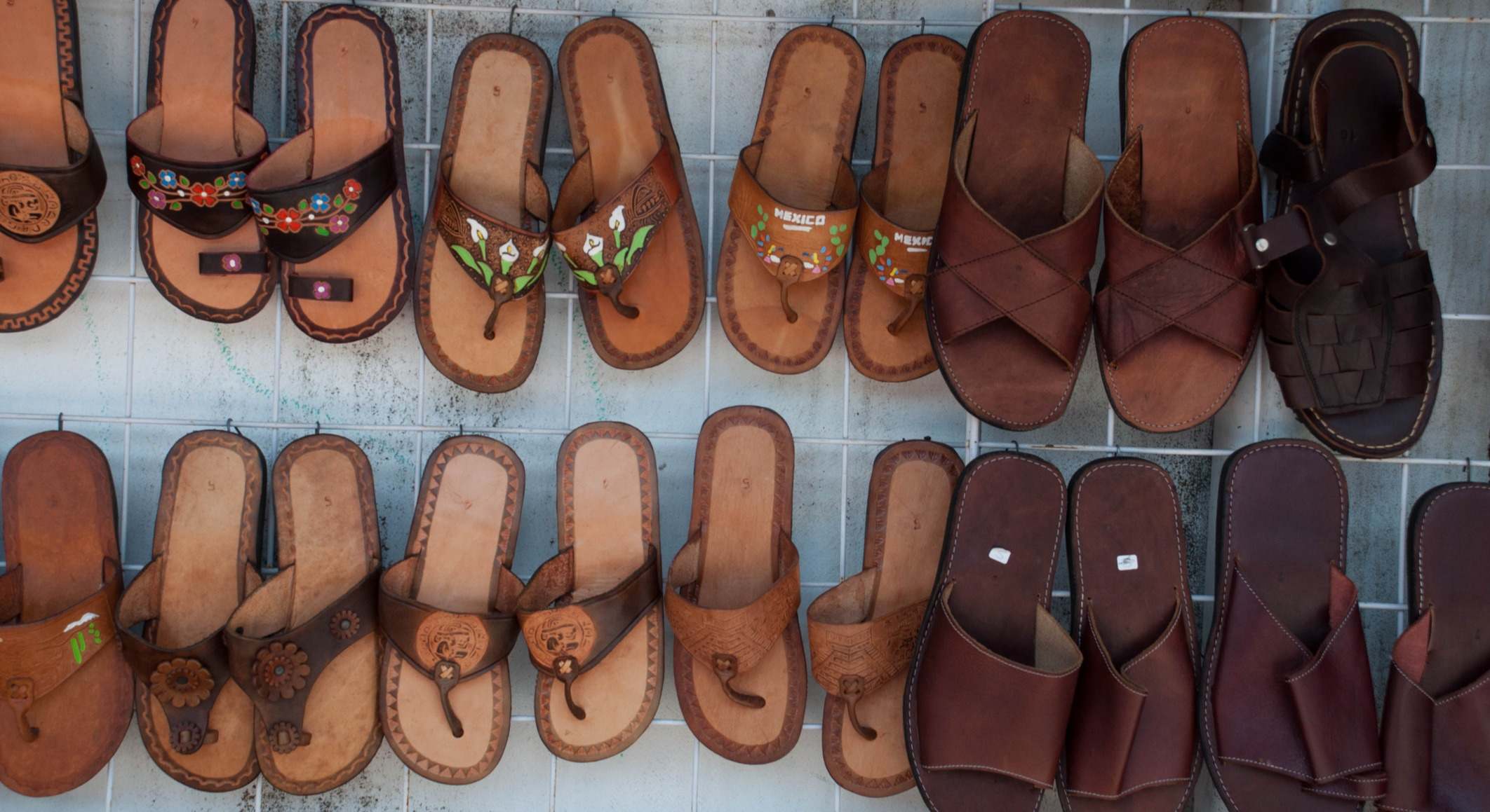 Zapatos a la venta en una tienda de México. Foto: Dreamstime