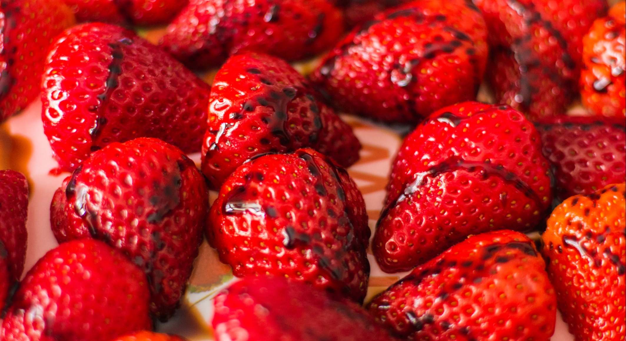 Fresas cubiertas con vinagre
