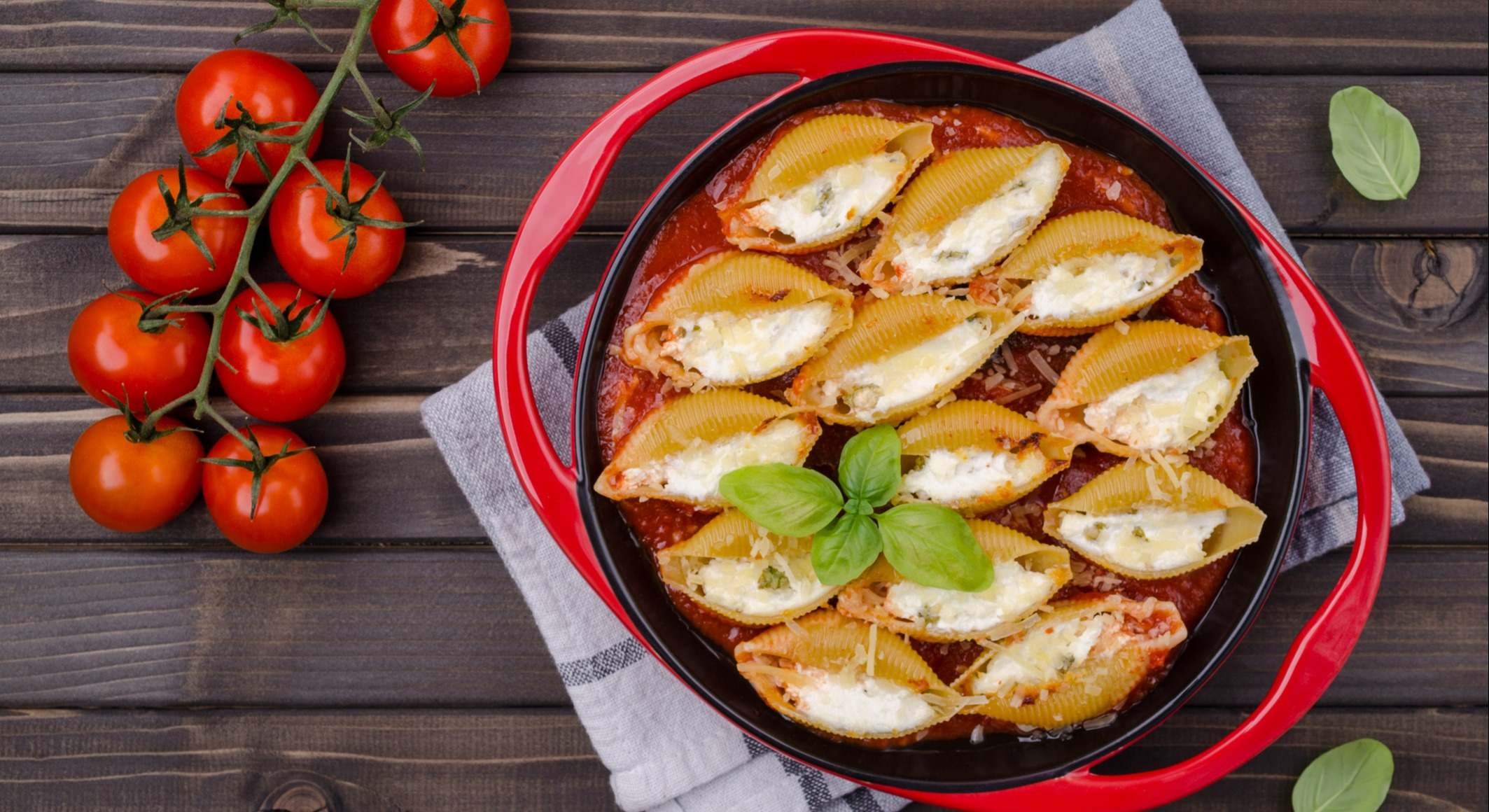 conchas de queso y espinacas