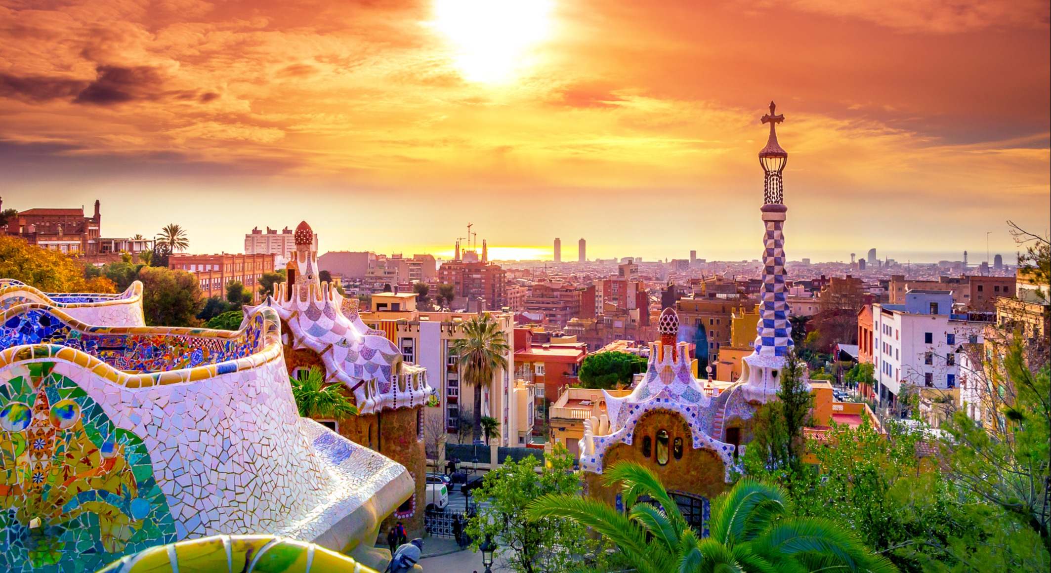 Atardecer sobre la ciudad de Barcelona. / Foto: iStock