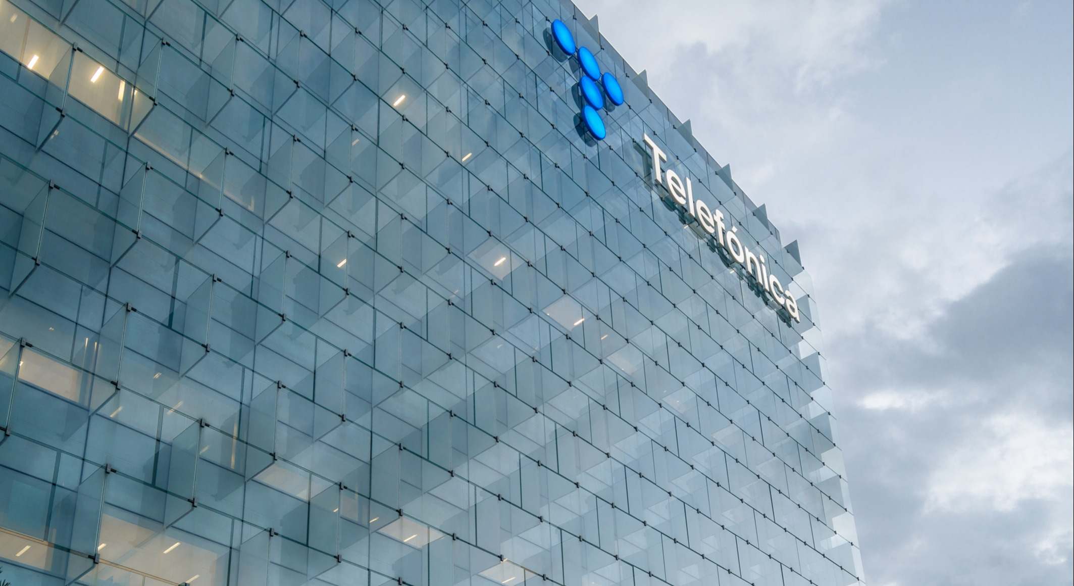 Sede de la empresa española de telecomunicaciones Telefónica en Madrid, España