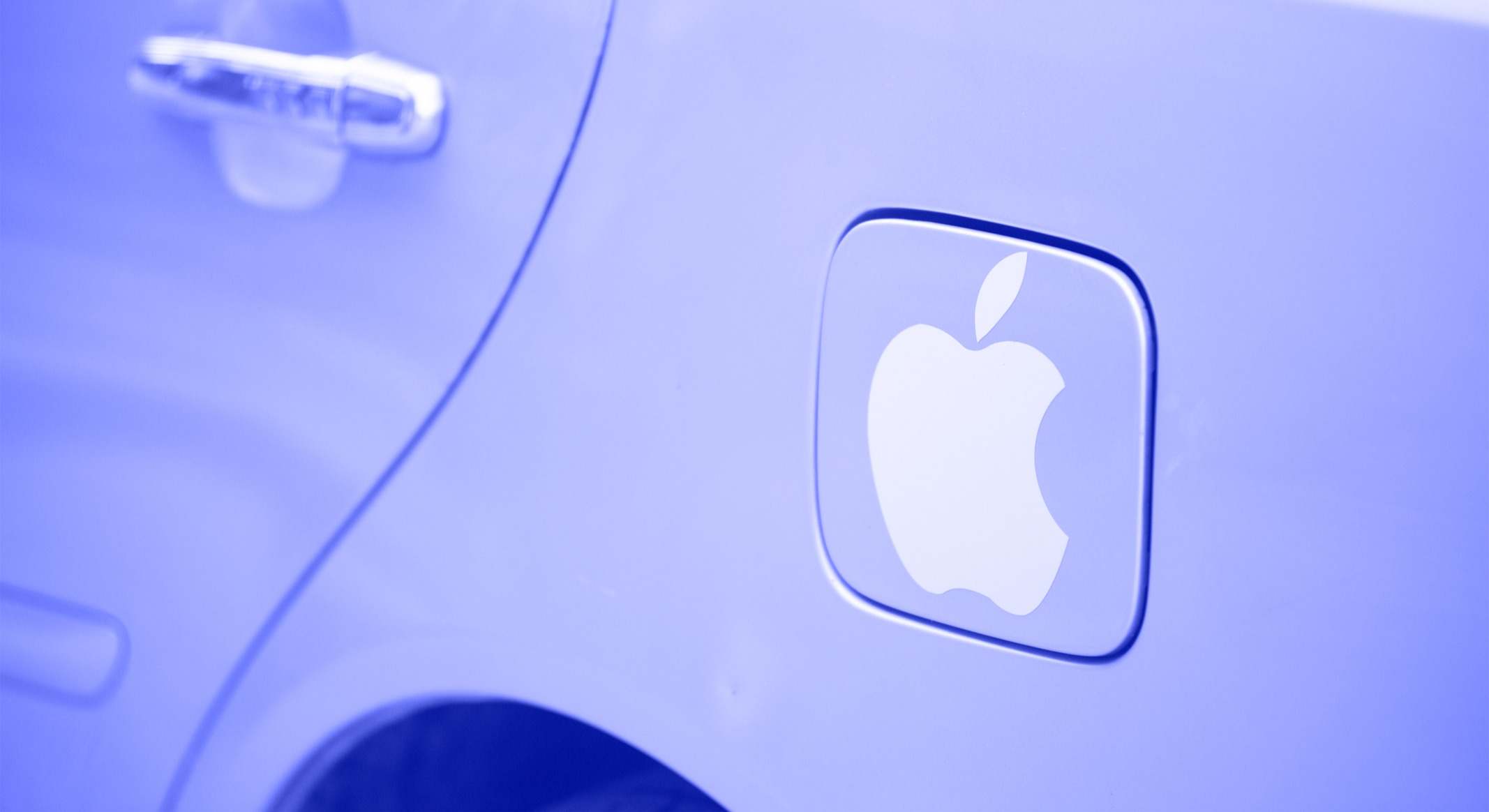 El logotipo de Apple en un coche. Foto: Dreamstime