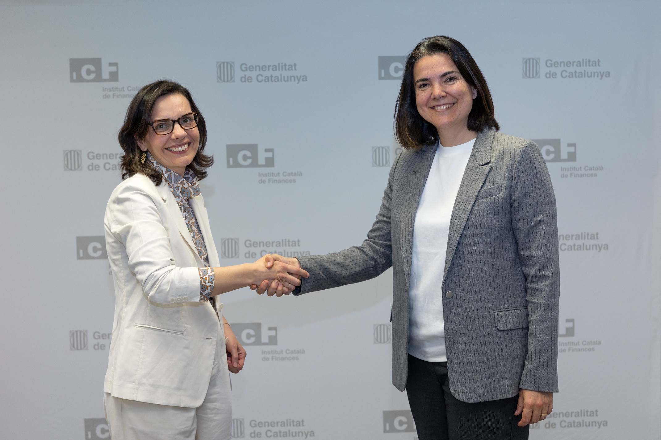 María Serrano (i.) y Vanessa Servera (d.). EE
