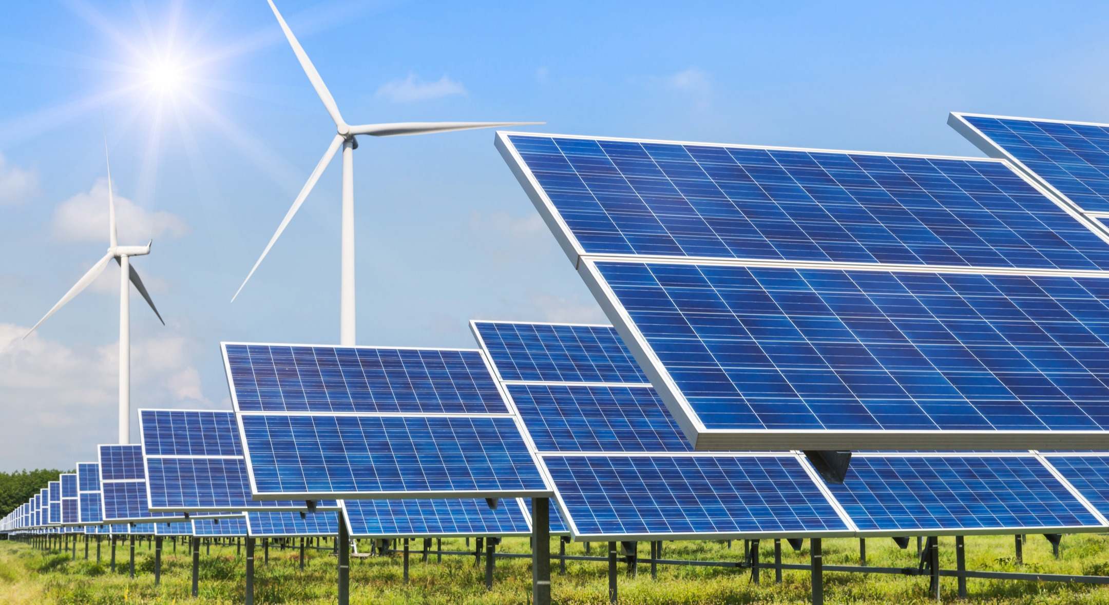 Molinos de viento y placas fotovoltaicas