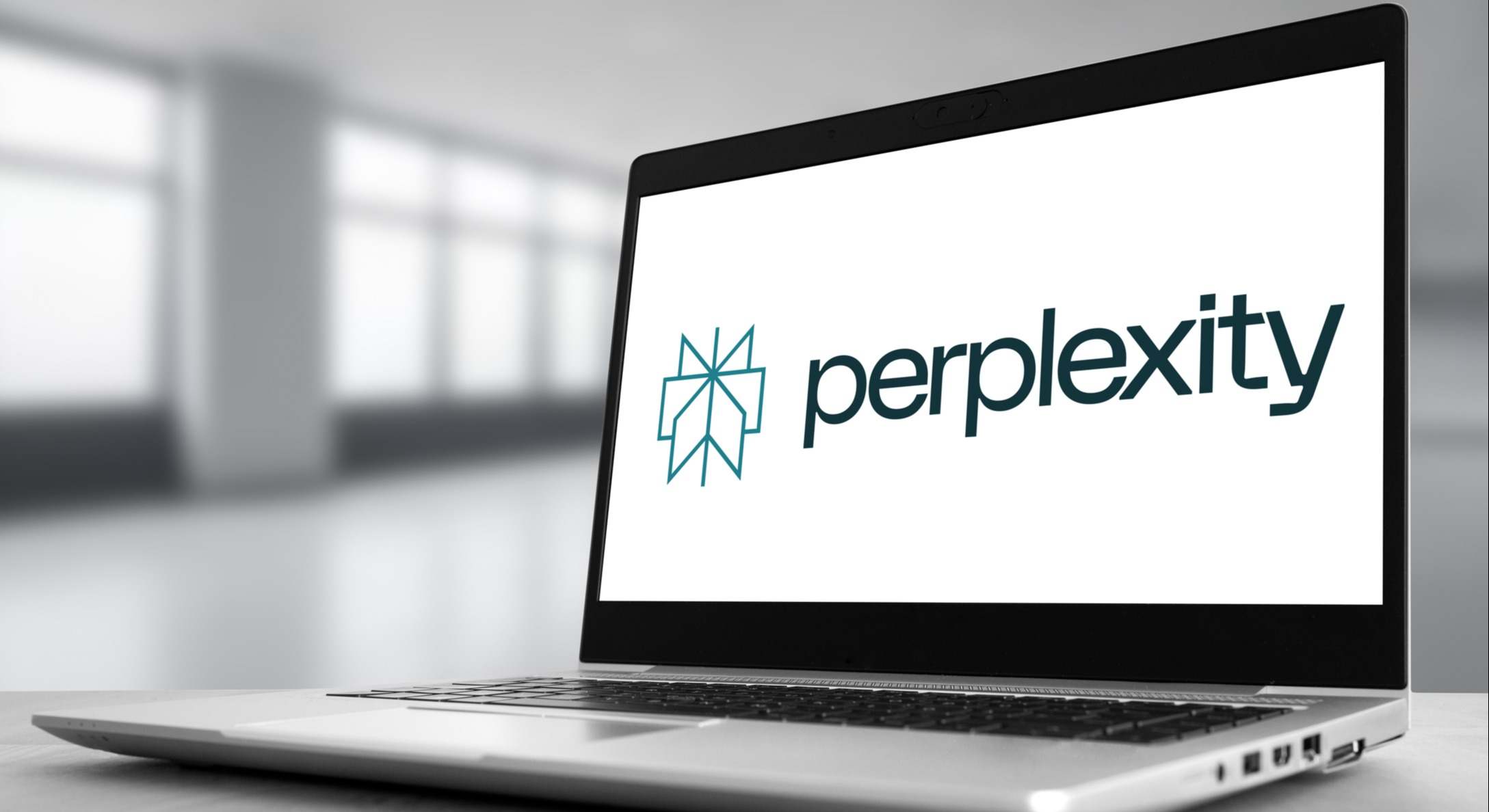 Un ordenador con el logo de Perplexity. Foto: Dreamstime