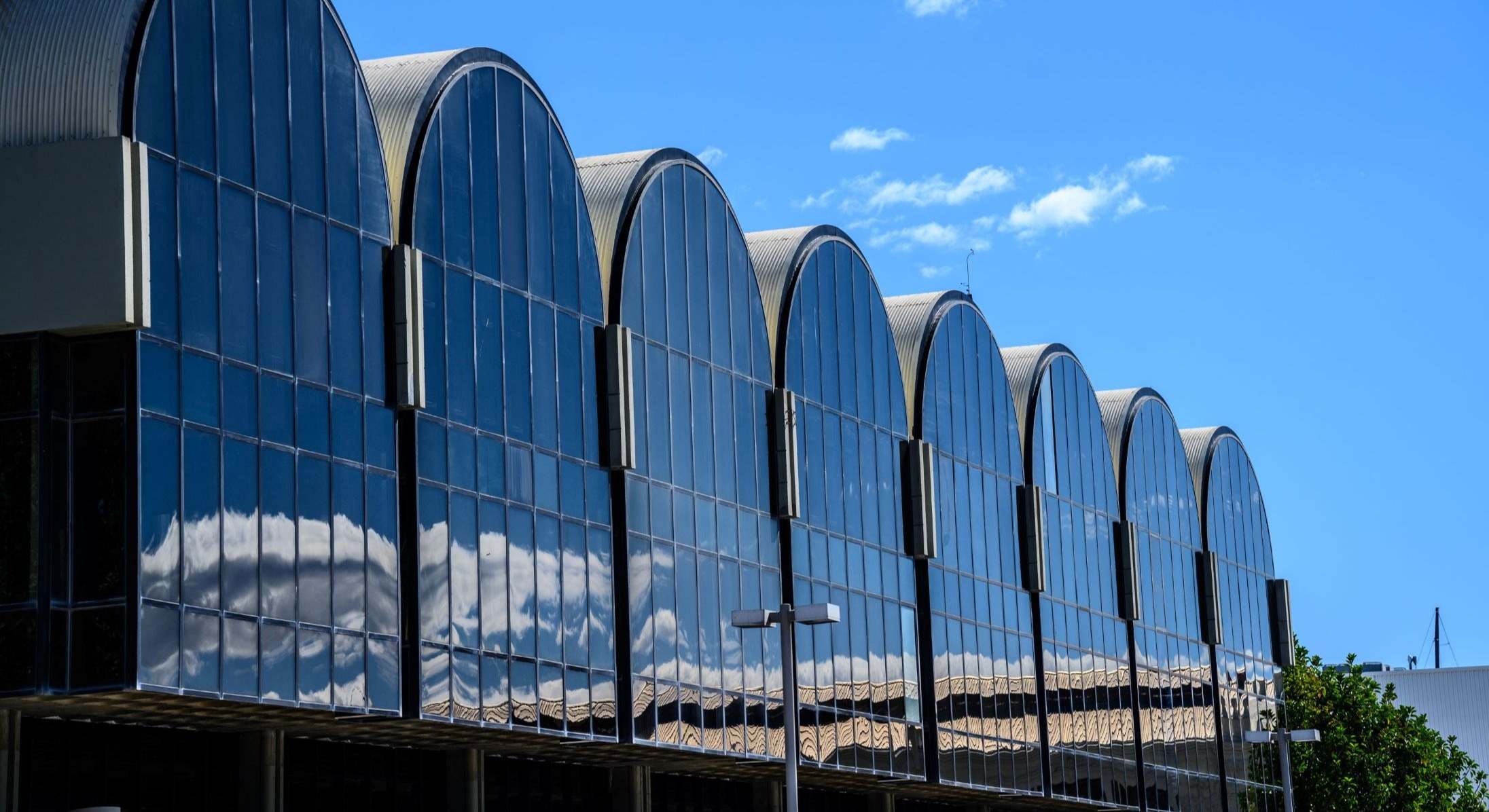 Fachada de la antigua estación marítima y nuevo hub de startups.