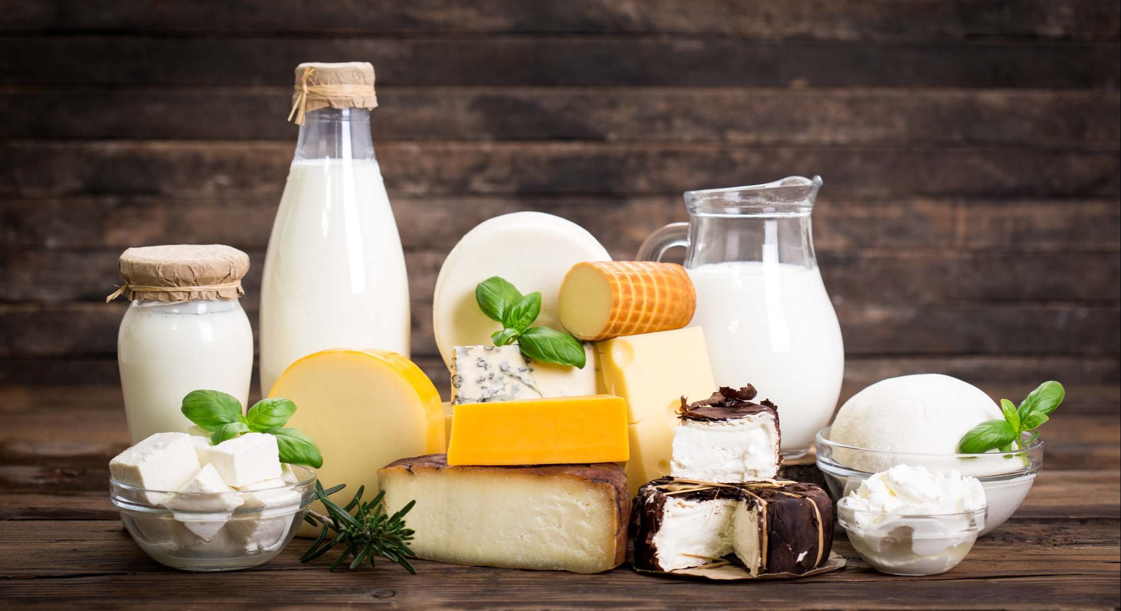 Imagen de leche y quesos