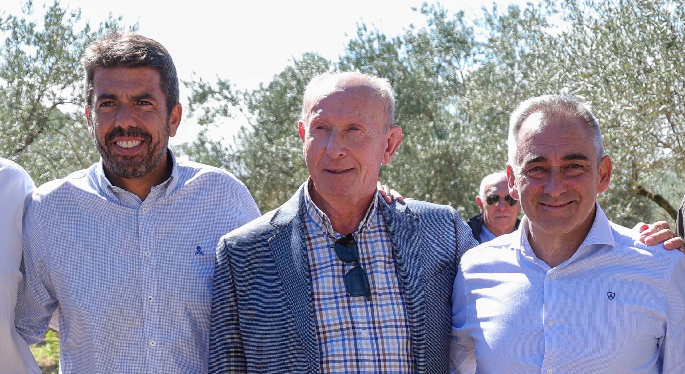 Aguado, entre Mazón y el conseller de Agricultura Miguel Barrachina.