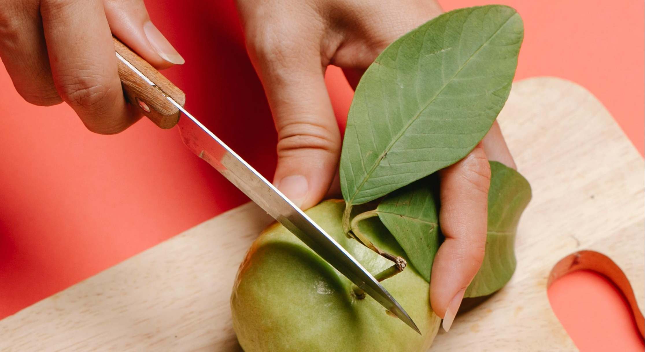 La guayaba es una fruta que aporta varios nutrientes