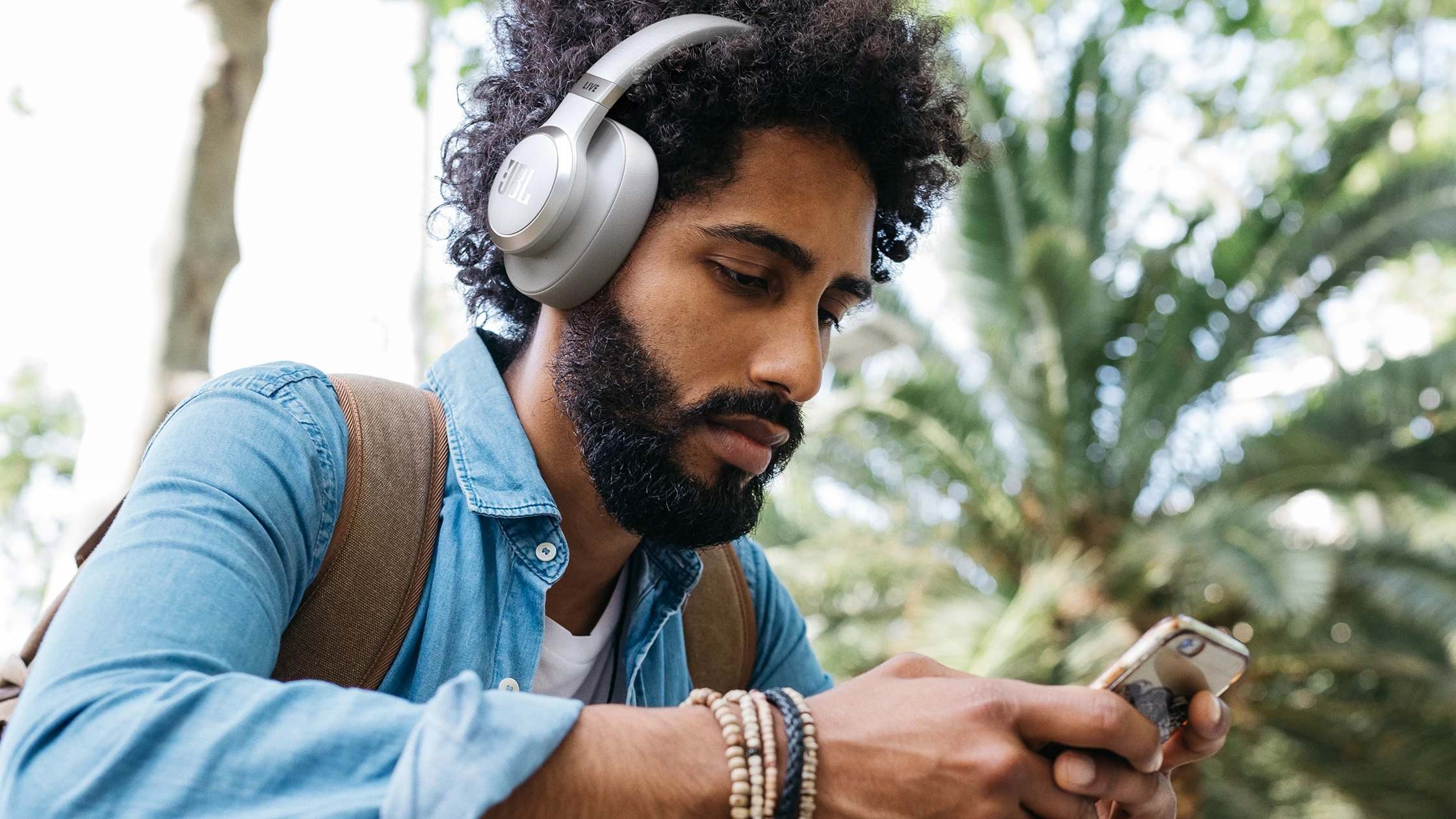 Los-auriculares-de-diadema-JBLLive770NC.jpg