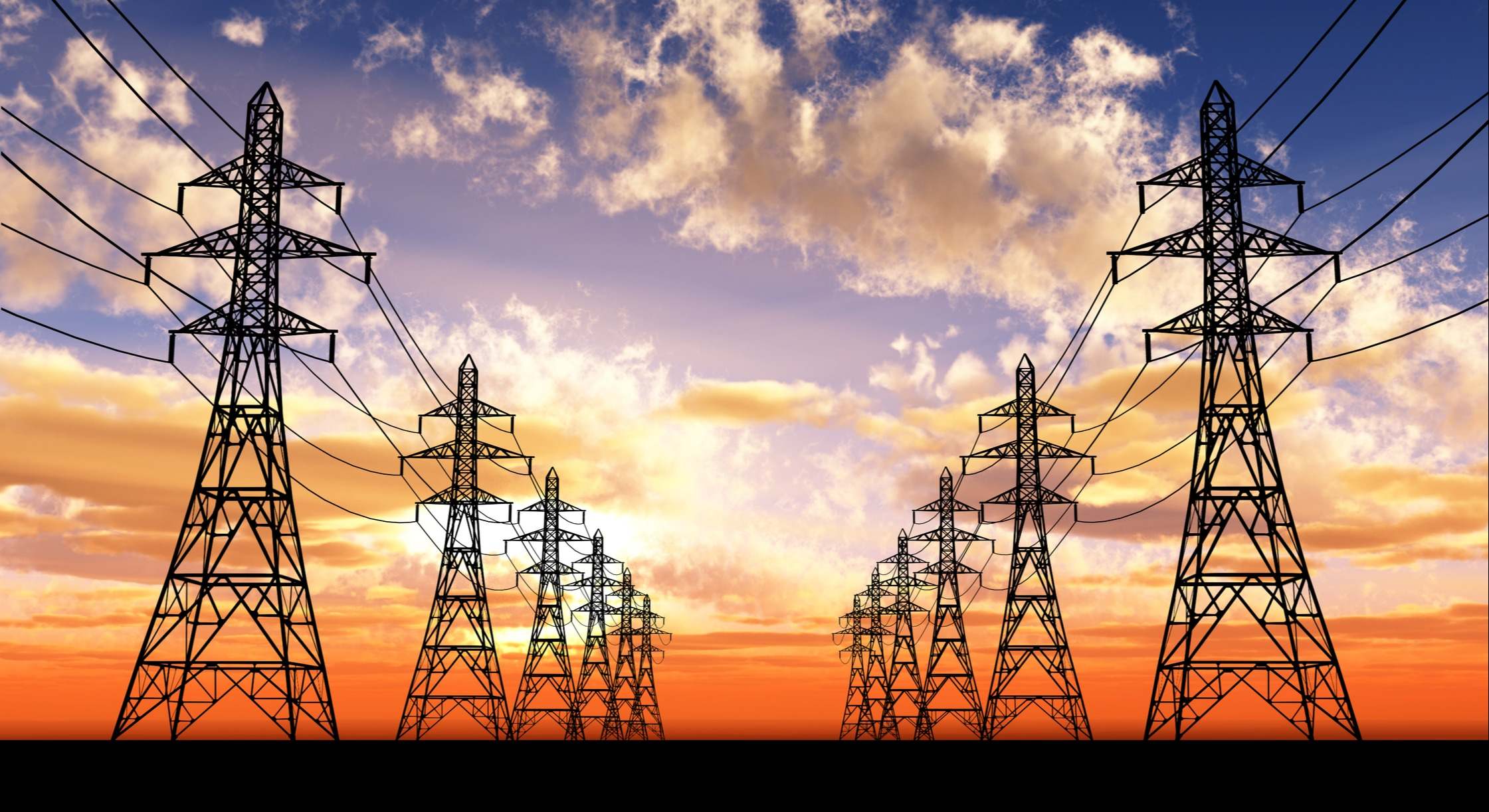 Tendido eléctrico en un atardecer