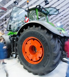 neumatico_conectado_michelin_tractor_gigante.jpg