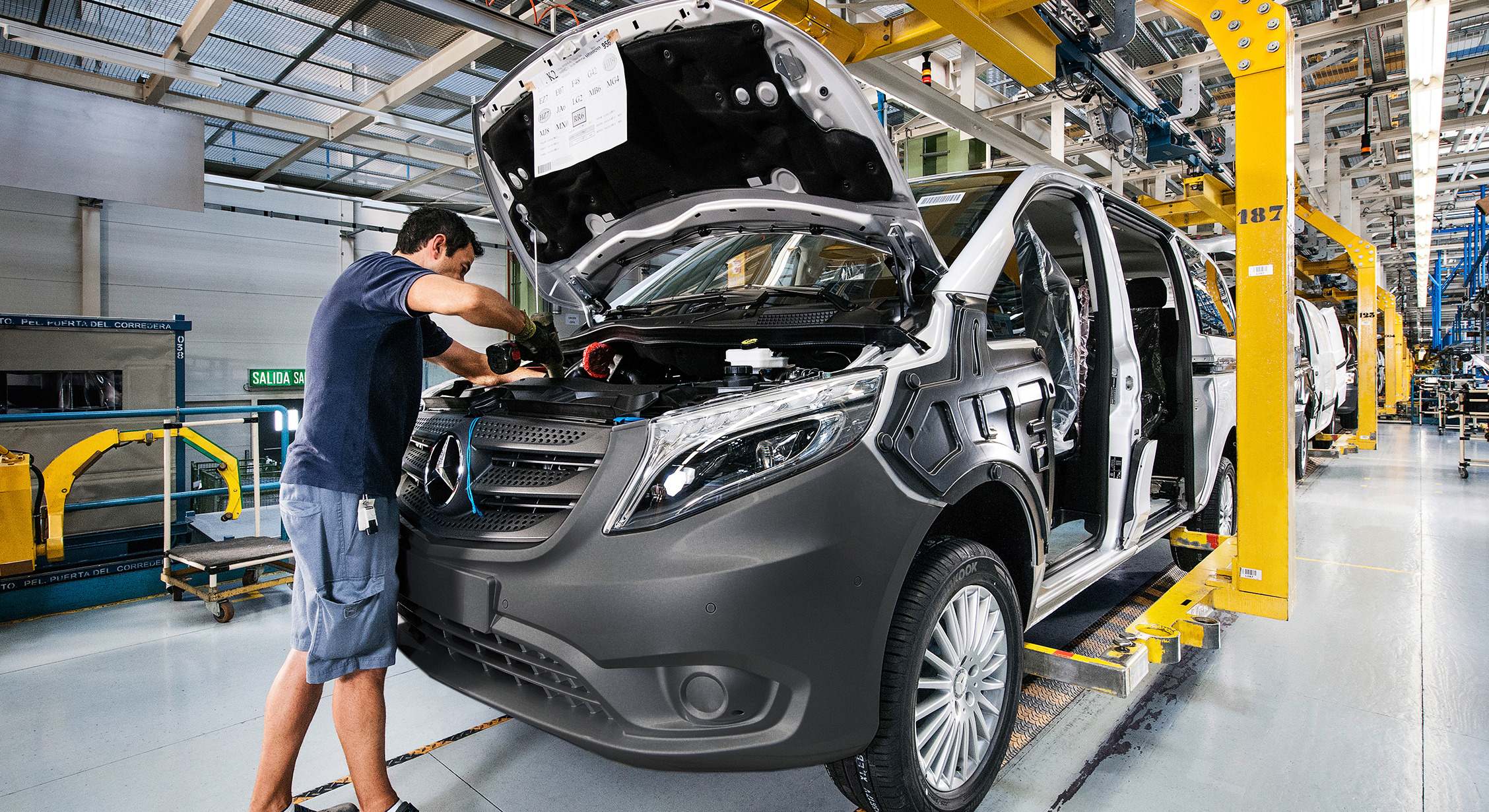Línea de montaje de Mercedes-Benz en su factoría de Vitoria