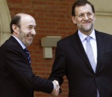 rajoy-rubalcaba-apreton-manos-efe.jpg