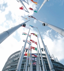 parlamento-europeo-banderas.jpg