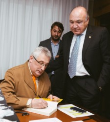 xavi-libroo.jpg