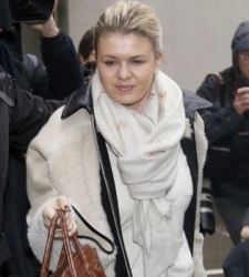 <b>Corinna Schumacher</b< pide que "dejen en paz a los médicos y a la familia"