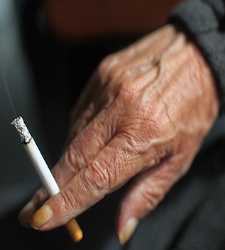 tabaco-fumar-mano-225x250.jpg