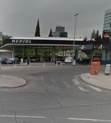 La <b>gasolinera</b> más frecuentada por taxistas de Madrid lleva 20 años sin licencia