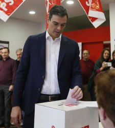 pedro-sanchez-vota-pacto.jpg