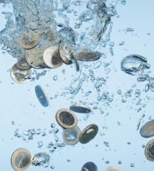 dinero-agua-getty.jpg