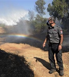 bomberoisralei-reuters.jpg