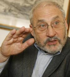 Stiglitz-mano2.JPG