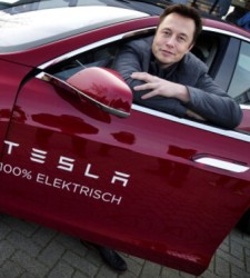 musk_tesla_models_bloomberg.jpg